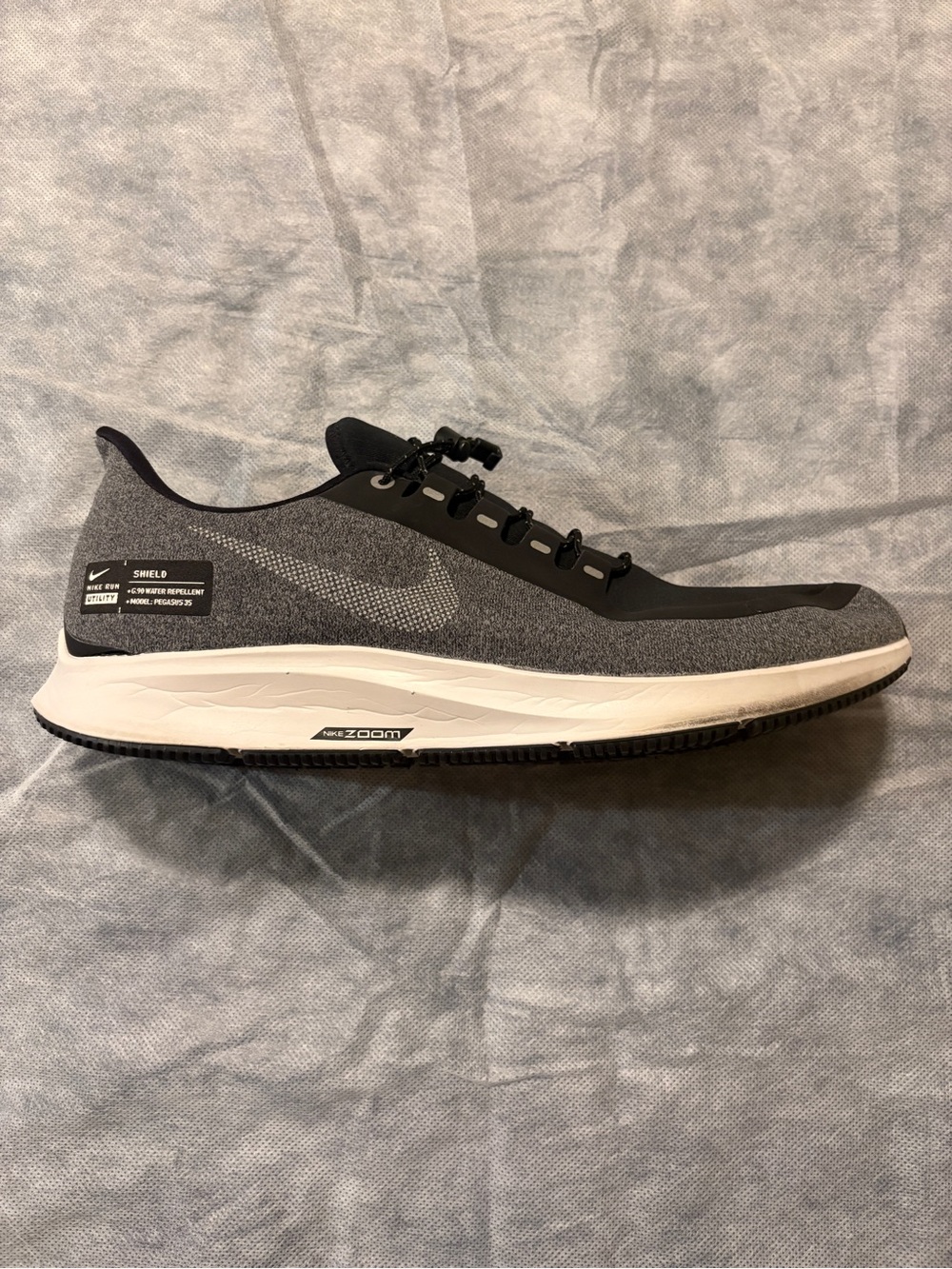 Nike Men’s Air Zoom Pegasus 35 Shield Running Shoe, Gray/Black, Water Repellant